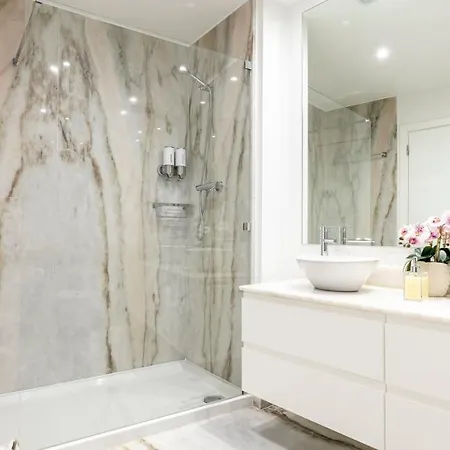 Plum Guide - Saint George's Monument Apartment *