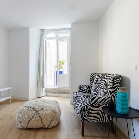 Plum Guide - Saint George's Monument Apartment Lisbon